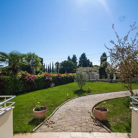 Madona Guest house